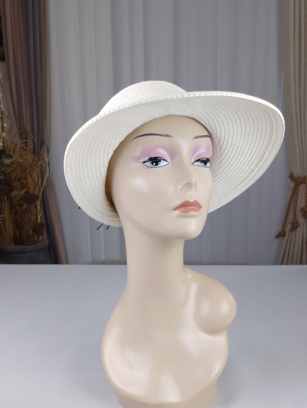 Classic Women's Wide-Brim Straw Sun Hat - White